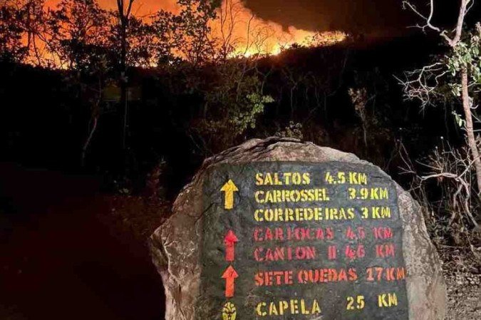 Incêndio atinge Chapada dos Veadeiros e parque está fechado para visitação