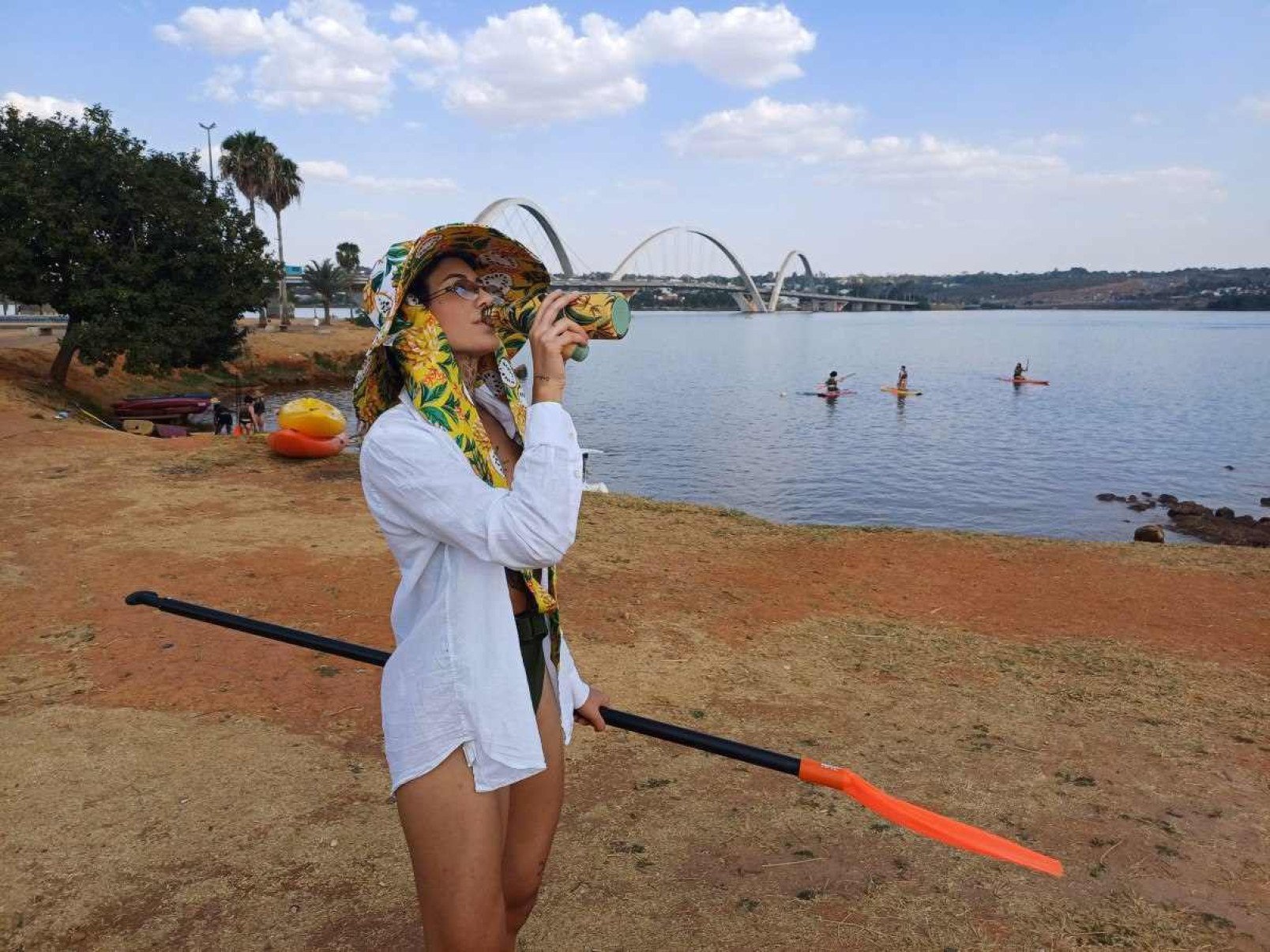 Maria Caroline Costa falou que tenta fugir do sol