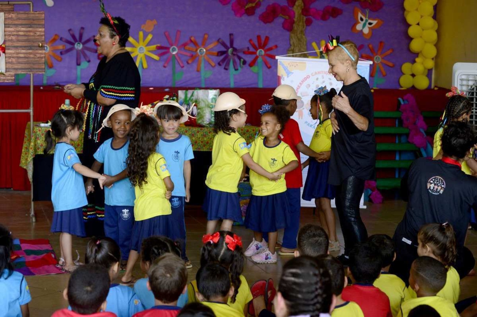 Além de assistir, as crianças participaram da atuação e tiveram a oportunidade tocar junto à banda, na creche São José Operário, na Estrutural