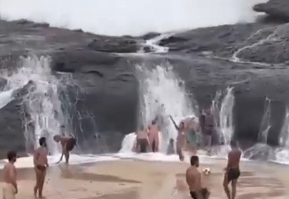 Você já ouviu falar em ciclone bomba?  Com a chegada da primavera, trazendo mais calor, que só tende a aumentar até o verão, muita gente procura o lazer na água. Mas todo cuidado é pouco.  Em 2023, um vídeo viralizou ao mostrar a surpresa de banhistas em Niterói, na Região Metropolitana do Rio. O FLIPAR mostrou na ocasião e relembra o caso.  -  (crédito: Reprodução redes sociais )