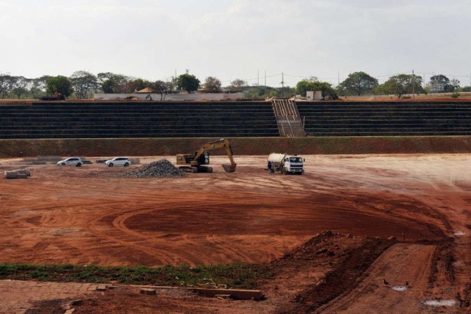 Uma bacia foi construída para que a água das chuvas possa perder força, decantar e diminuir a velocidade -  (crédito: Minervino Júnior/CB/D.A Press)