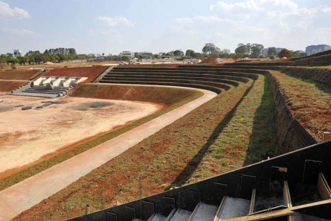  27/09/2024. Crédito: Minervino Júnior/CB/D.A Press. Brasil.  Brasilia - DF. Obras na bacia de detenção do Drenar DF para captação de águas pluviais no Parque Internacional da Paz. Setor de Embaixadas Norte. -  (crédito: Minervino Júnior/CB/D.A.Press)