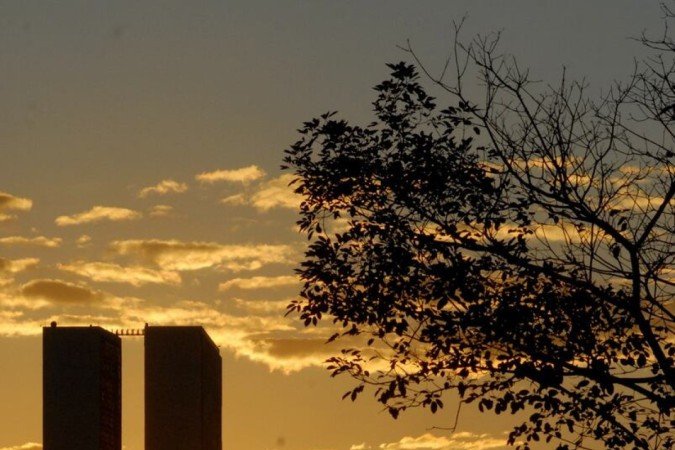  27/09/2024. Crédito: Minervino Júnior/CB/D.A Press. Brasil.  Brasilia - DF. Por do Sol na Esplanada dos Ministérios. Calor, dia mais quente em Brasília.