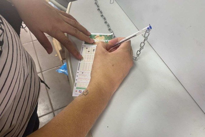 Uma aposta do DF fez a quina e levou mais de R$35 mil como prêmio - (crédito: Caio Ramos/CB DA PRESS)
Uma aposta do DF fez a quina e levou mais de R$35 mil como prêmio - (crédito: Caio Ramos/CB DA PRESS)
