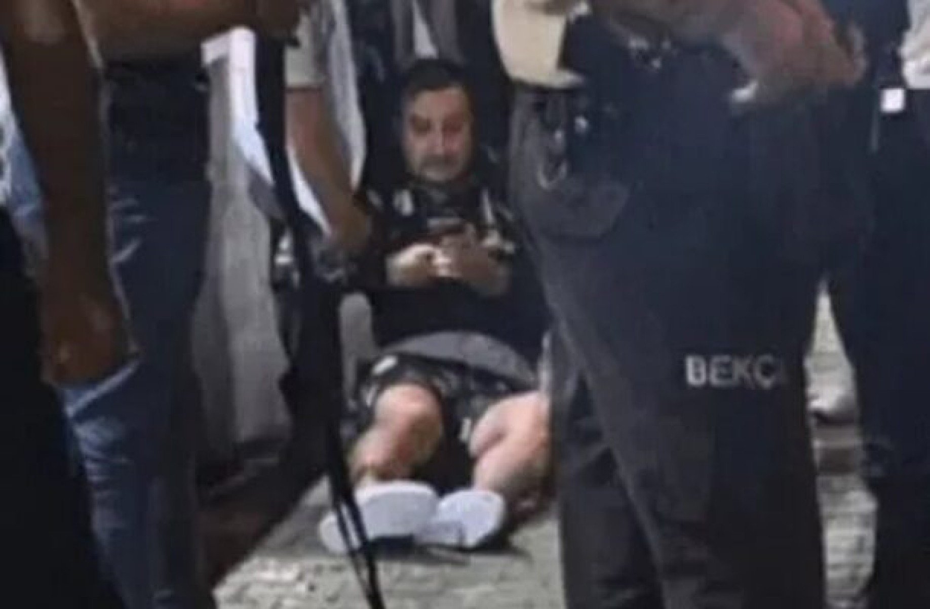 Ex-jogador da seleção da Turquia leva tiro após jogo da Europa League