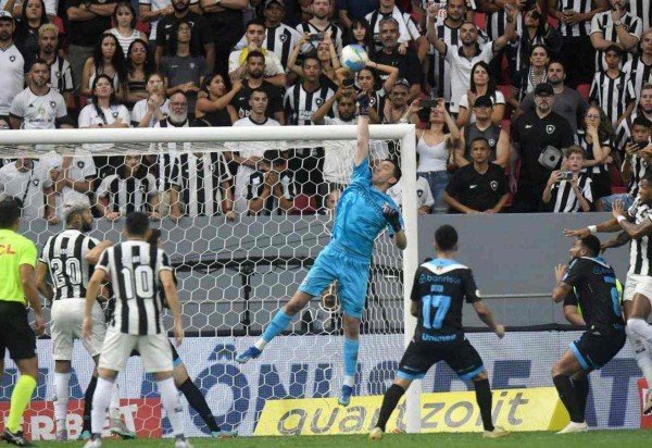Ed Alves/CB/D.A Press