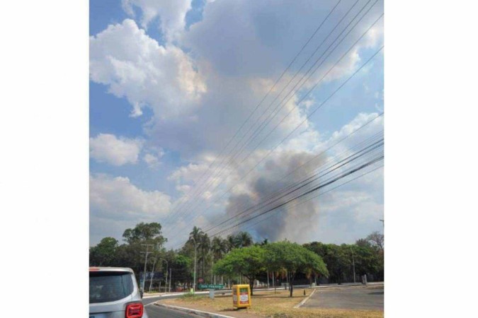 Fumaça próxima ao Aeroporto de Brasília -  (crédito: Divulgação/Vanessa Tourinho)