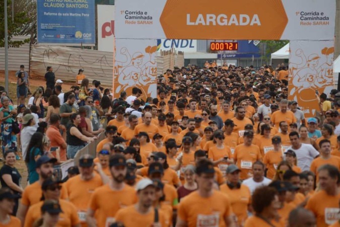 1ª Corrida e Caminhada da Rede Sarah reuniu mais de 2 mil pessoas na Esplanada -  (crédito: Fotos:  Ed Alves/CB/DA.Press)