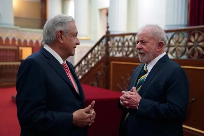 O presidente Lula da Silva durante encontro com Andrés Manuel López Obrador no México em 2022  -  (crédito: Presidência do México/AFP)