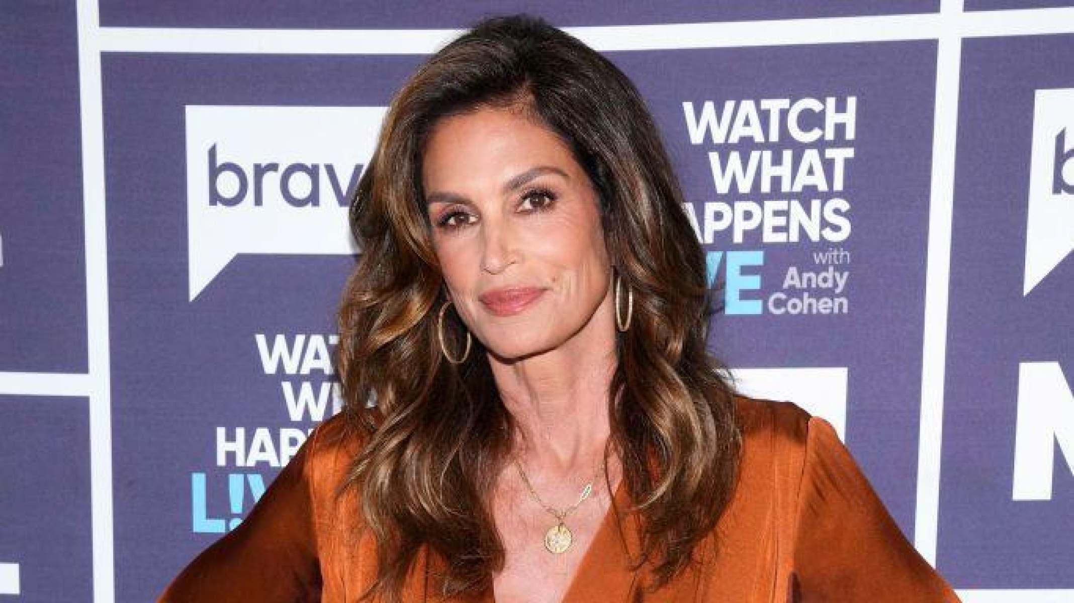 Cindy Crawford fala sobre beleza e envelhecimento: 'Não lute contra os anos que você conquistou'