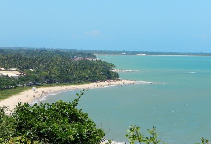 Área turística no sul da Bahia, a Costa do Descobrimento engloba os municípios de Belmonte, Porto Seguro e Santa Cruz Cabrália.   -  (crédito: Jackeline Gomes/Wikimedia Commons)