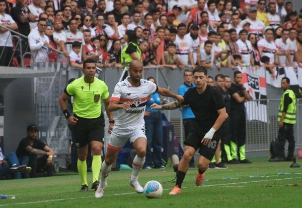 Ed Alves / CB / DA Press