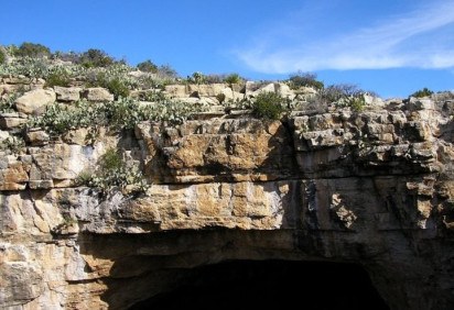 Imagine uma caverna com alguns dos maiores cristais do mundo, mas perigosa o suficiente para não receber turistas e com um cenário que parece de outro planeta.  -  (crédito: Beverly Mixon por Pixabay)