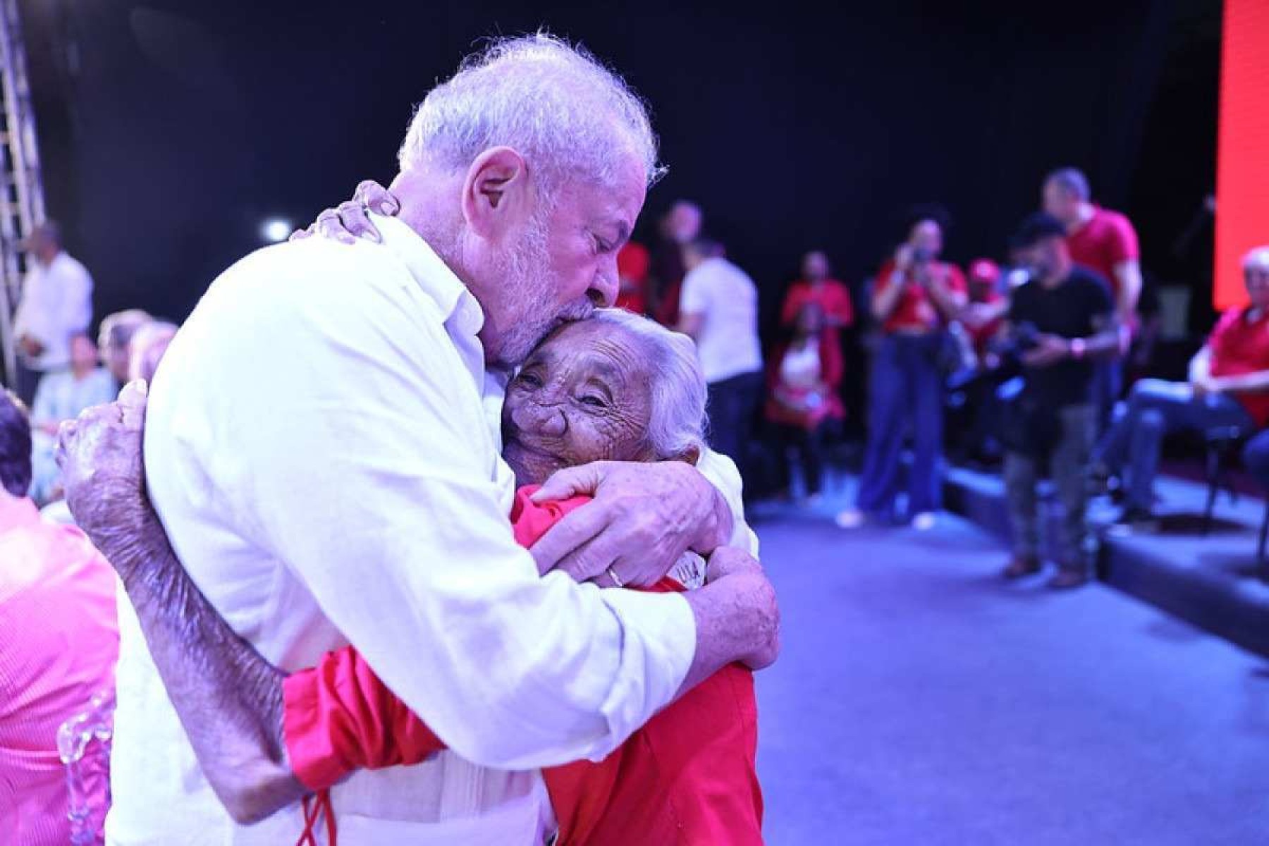 Lula e Dona Marilda, em 2022