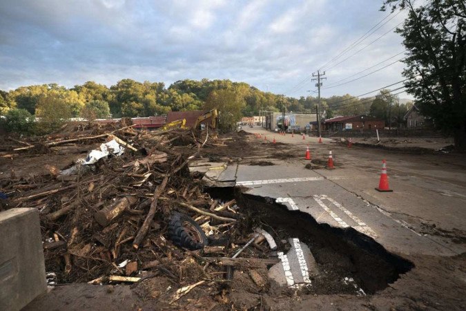 Pelo menos 100 pessoas morreram: 39 na Carolina do Norte, 25 na Carolina do Sul, 17 na Geórgia, 14 na Florida, quatro no Tennessee e uma na Virgínia -  (crédito: Sean Rayford / GETTY IMAGES NORTH AMERICA / Getty Images via AFP)