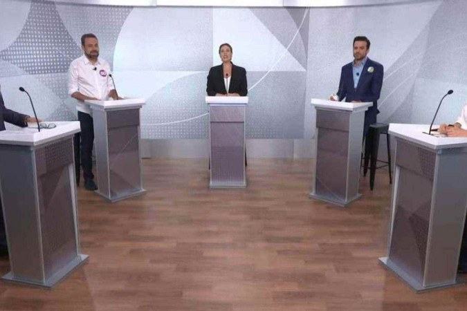 No debate de ontem, cada candidato teve direito a um banco de tempo para manifestações. Nunes (E) esgotou o dele antes dos adversários -  (crédito: Fotos: Reproduções/YouTube)