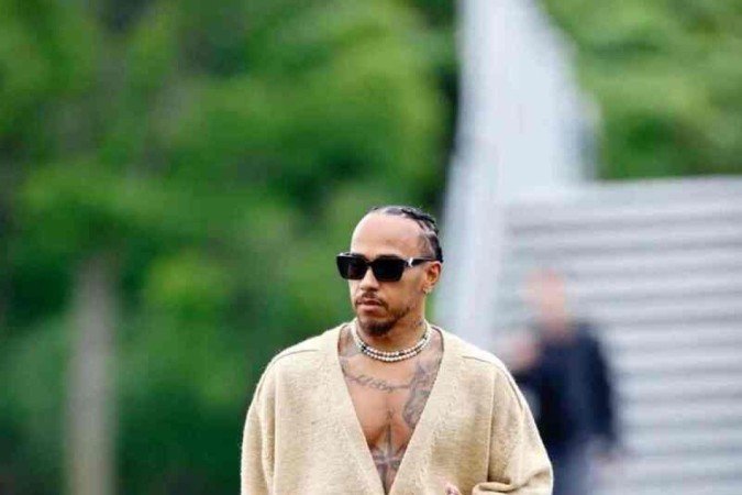 Lewis Hamilton esbanja 
estilo e costuma investir em acessórios descolados