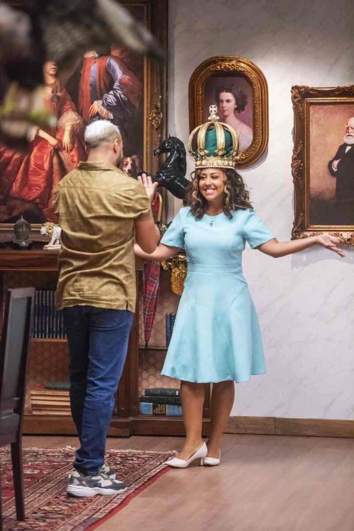  Ao lado do cantor Belo, protagonizou no cinema o filme Caindo na real