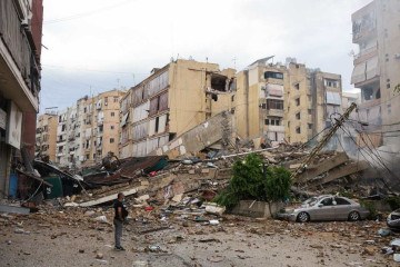 Bombardeios provocam mortes e destruição em Beirute, capital do Líbano 
       -  (crédito: ANWAR AMRO / AFP)