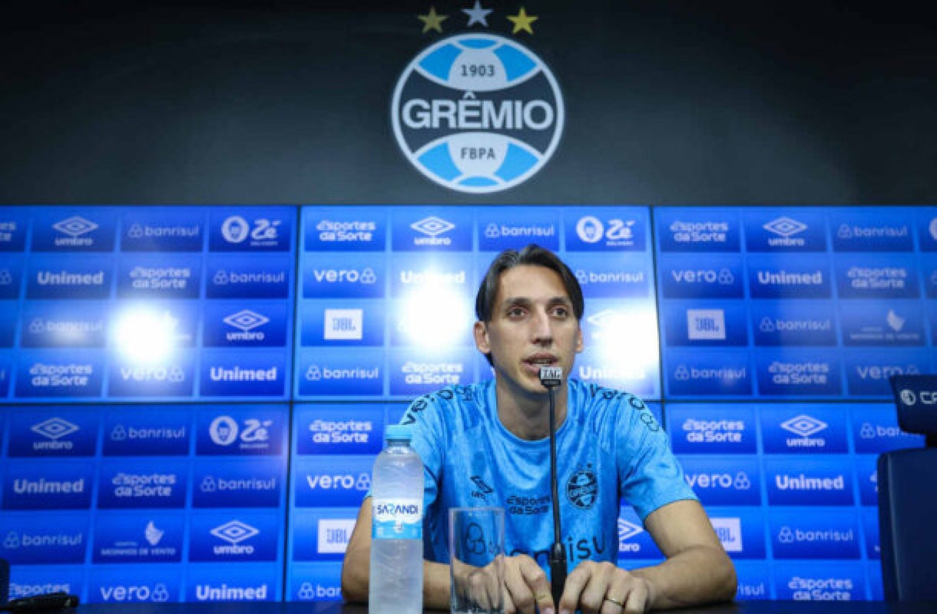 Geromel, zagueiro do Grêmio, anuncia despedida do futebol