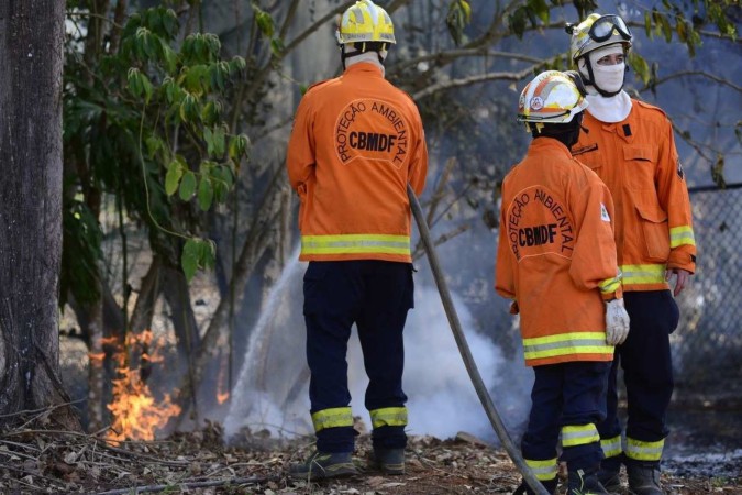  01/10/2024 Crédito: Marcelo Ferreira/CB/D.A Press. Brasil. Brasília - DF - Incêndio na quadra 21 do Parque Way -  (crédito:  Marcelo Ferreira/CB/D.A Press)