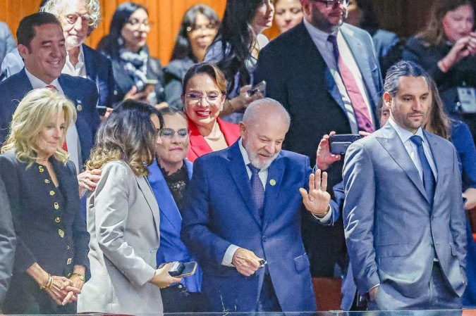 Lula participa en la toma de posesión de la primera mujer que presidirá México