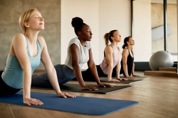 A prática de yoga pode favorecer a saúde do coração (Imagem: Drazen Zigic | Shutterstock) -  (crédito: EdiCase)