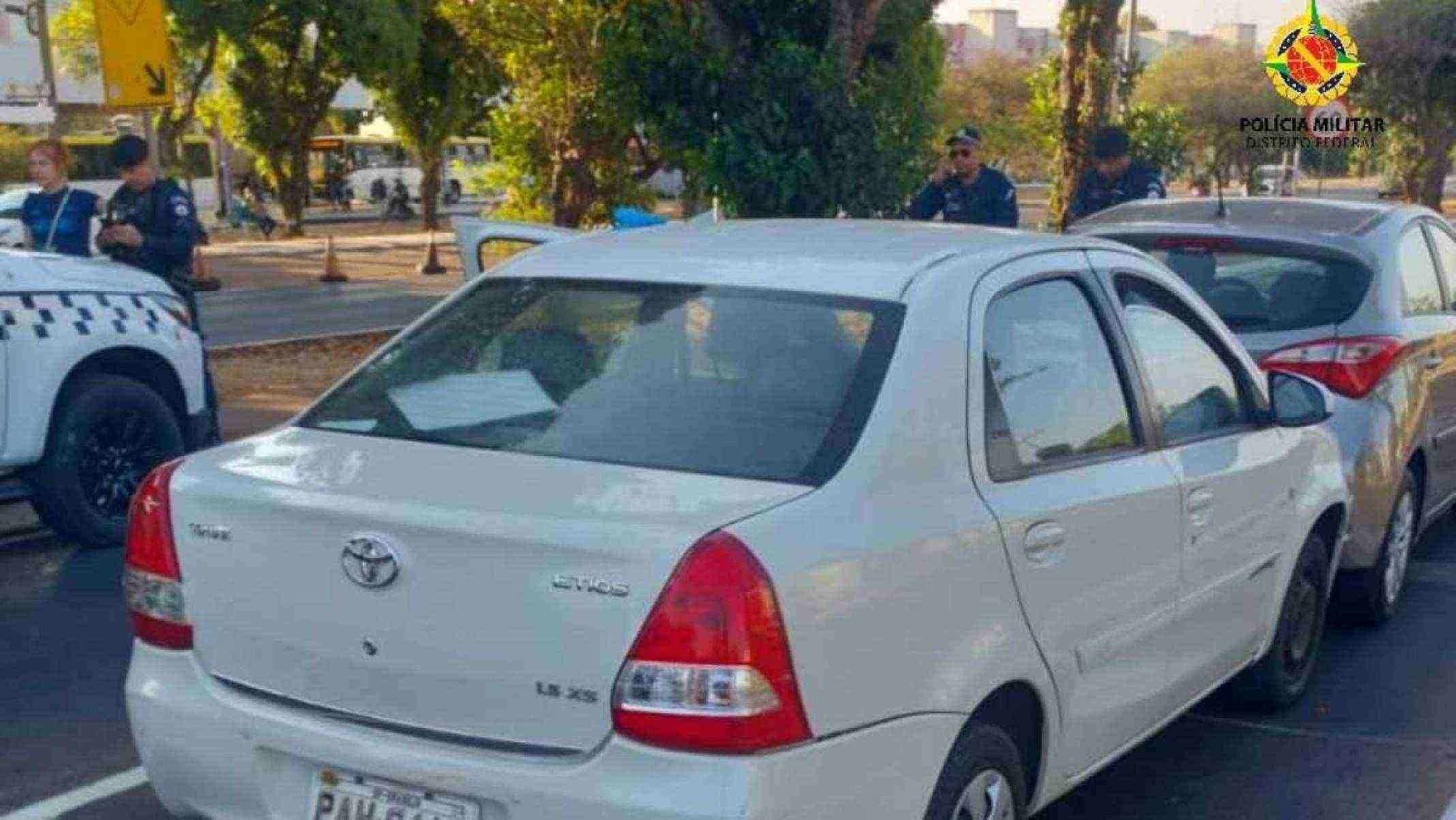 Mulher de 37 anos morre em acidente; airbag pode ter perfurado o pescoço - (crédito: Divulgação/ PMDF) Mulher de 37 anos morre em acidente; airbag pode ter perfurado o pescoço - (crédito: Divulgação/ PMDF)