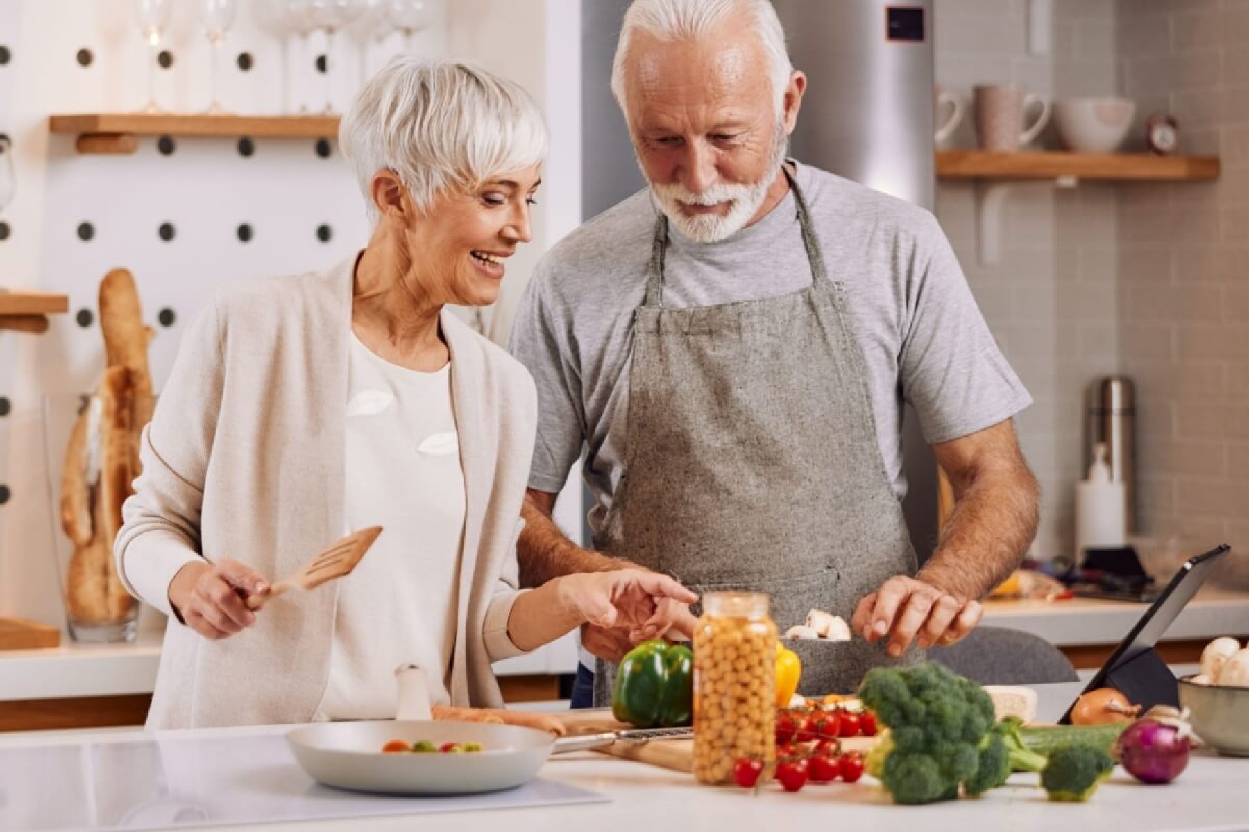 Manter a ingestão de proteínas adequada melhora a qualidade de vida dos idosos (Imagem: Zivica Kerkez | Shutterstock)  -  (crédito: EdiCase)