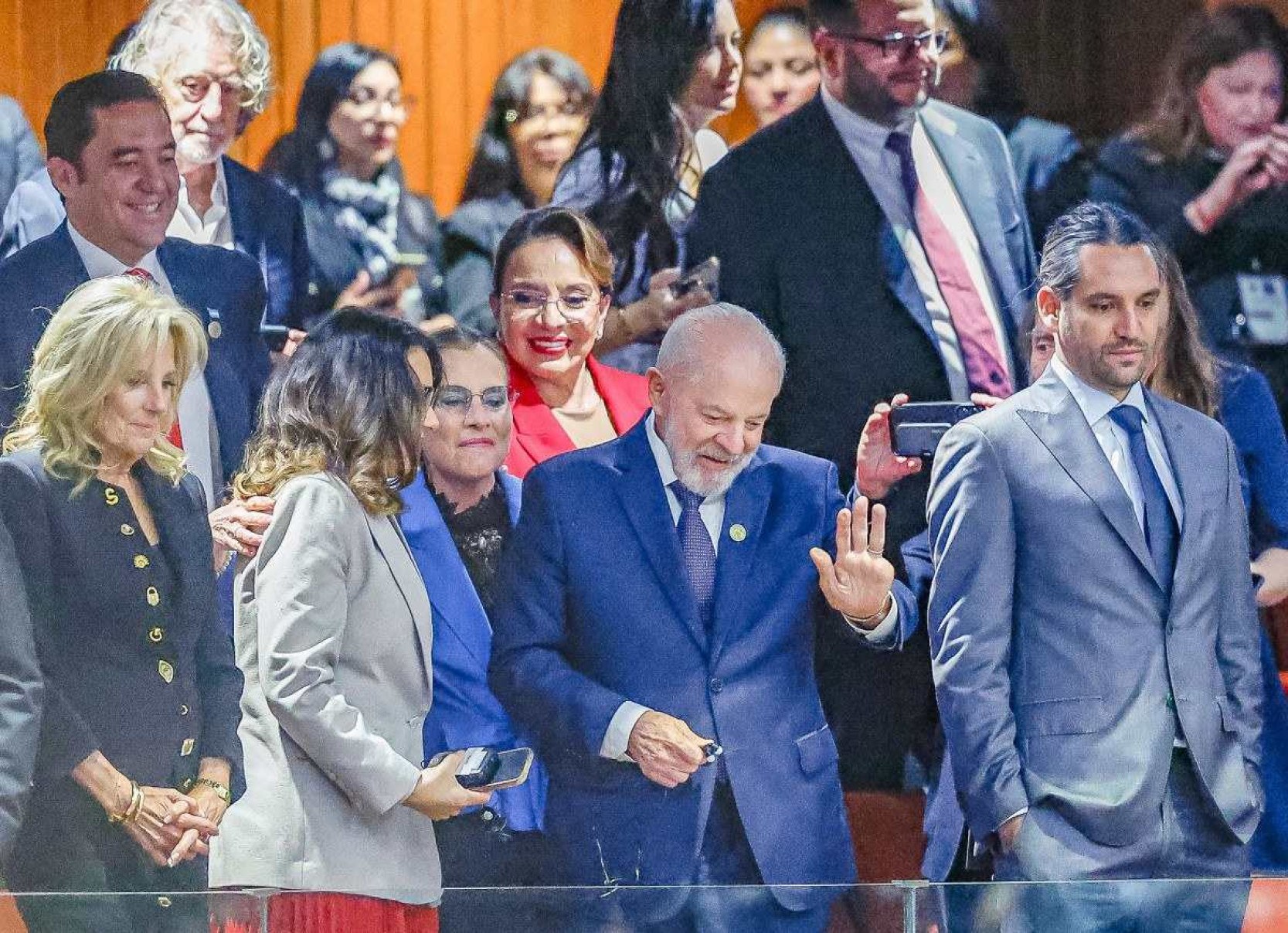 Lula participa de posse da primeira mulher a presidir o México