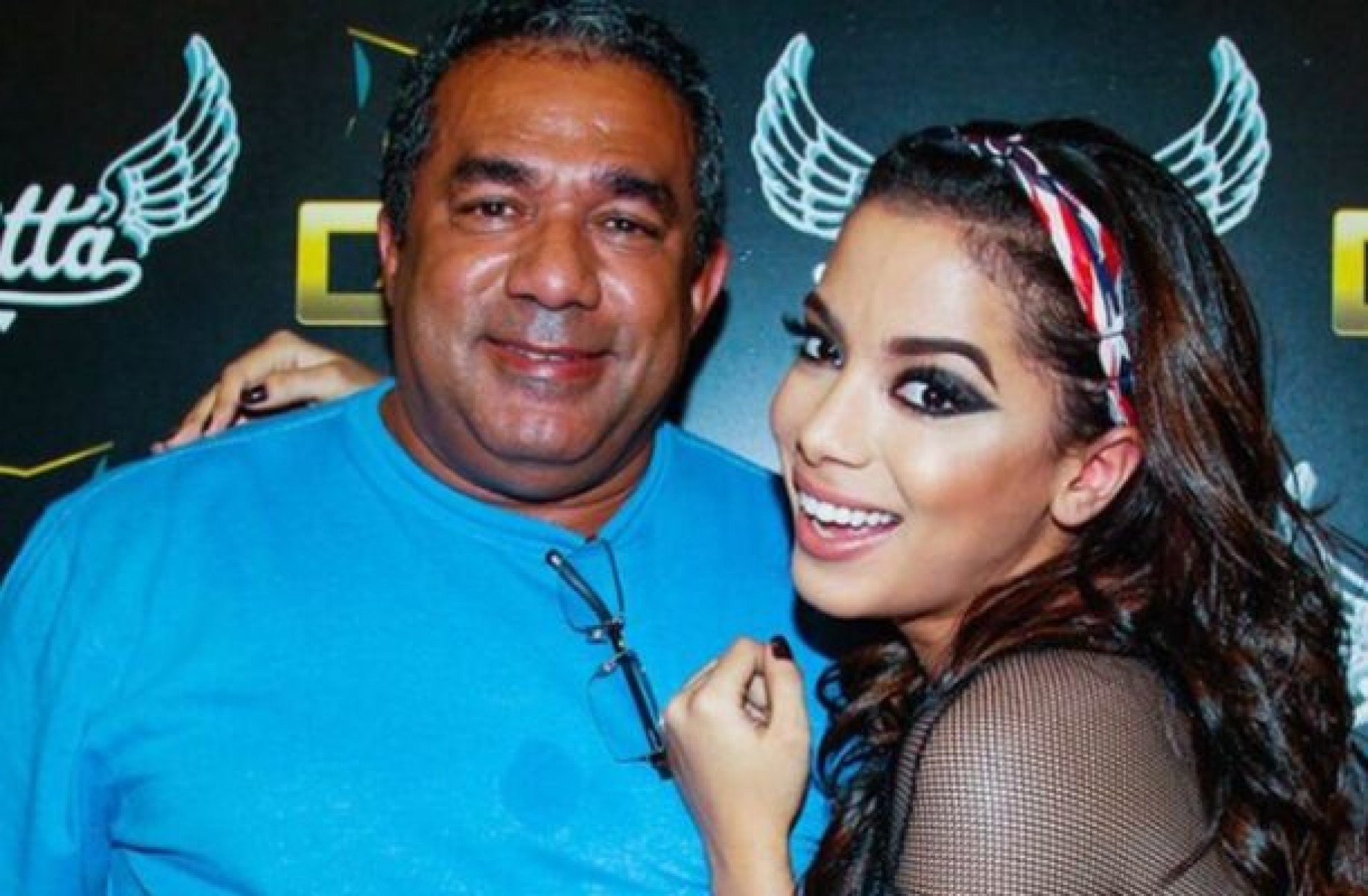 CazéTV fecha com pai de Anitta para jogo do Brasileirão