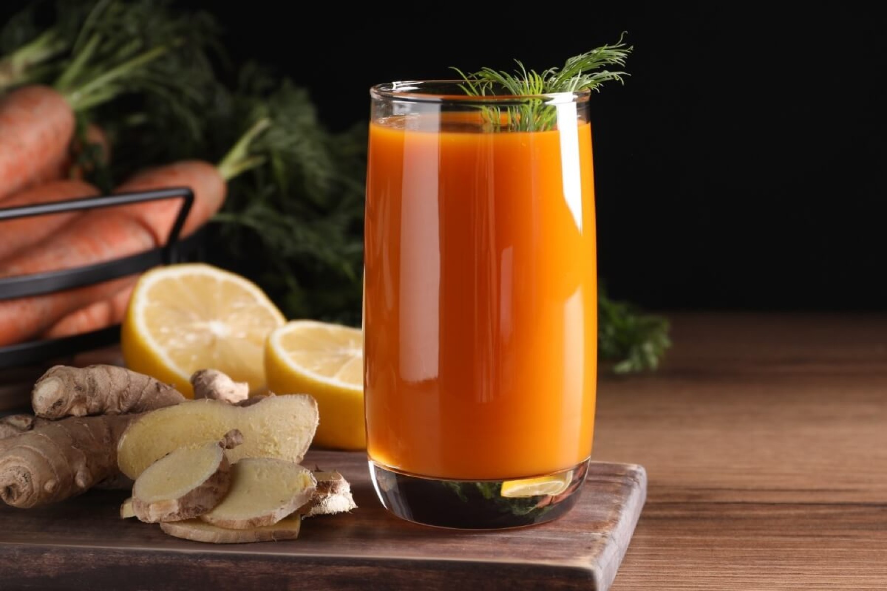 Suco de laranja com cenoura e gengibre (Imagem: CreatoraLab | Shutterstock) -  (crédito: Edicase)