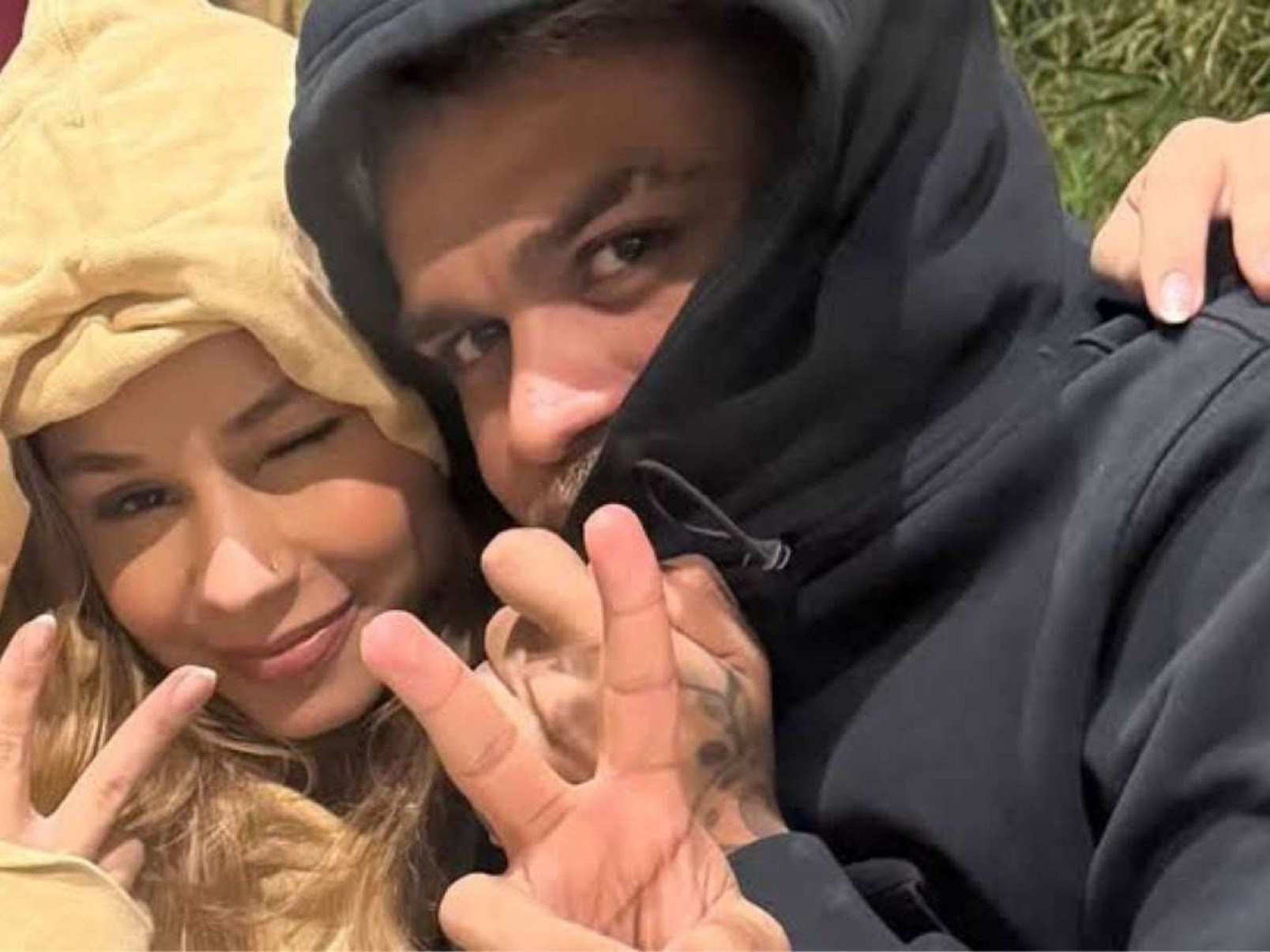 MC Cabelinho e ginasta Flávia Saraiva flertam na web e surpreendem fãs