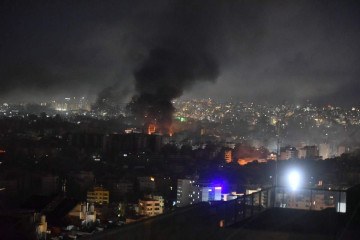  Smoke rises from the site of an Israeli airstrike that targeted a neighborhood in the southern suburb of Beirut early October 3, 2024. (Photo by Fadel ITANI / AFP)
       -  (crédito:  AFP)