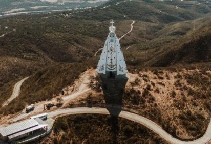 Desde o dia 7/9/2024, a província de Catamarca, no noroeste da Argentina, conta com uma estátua da Virgem do Vale que impressiona pelo tamanho. 
 -  (crédito: Divulgação/Turismo Catamarca)