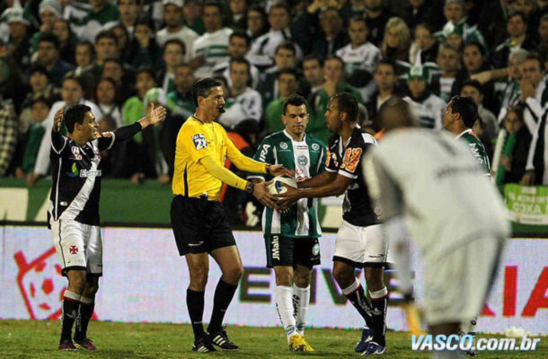 Eder Luis puxa o 'trem bala da Colina' em gol do título do Vasco - (crédito: Foto: Divulgação/Vasco) Eder Luis puxa o 'trem bala da Colina' em gol do título do Vasco - (crédito: Foto: Divulgação/Vasco)
