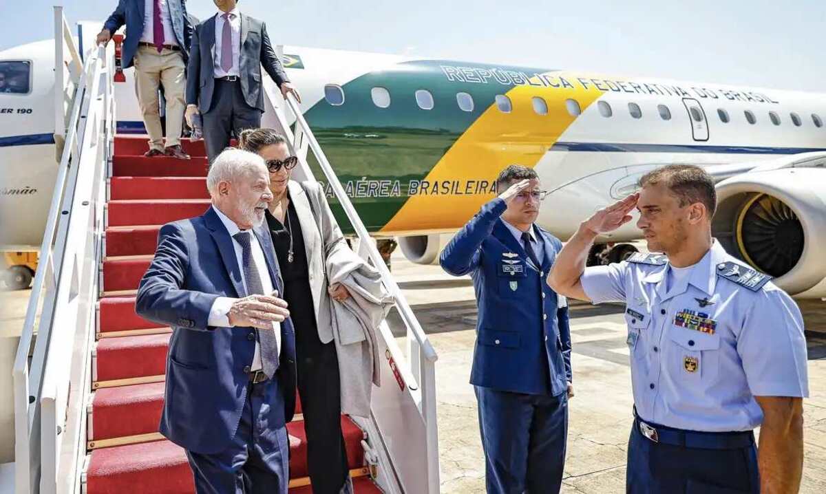 Avião da Presidência é um Airbus A-319 comprado durante seu primeiro mandato e que possui 18 anos de uso, apelidado de Aerolula -  (crédito: Ricardo Stuckert/PR)