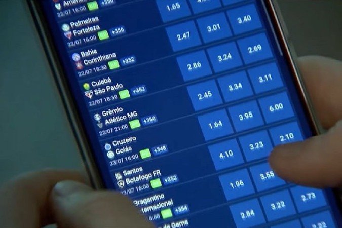 Anatel divulgou lista com mais de 2 mil bets irregulares que vão sair do ar ainda nesta sexta-feira (11/10)
- (crédito: reprodução/sbt) Anatel divulgou lista com mais de 2 mil bets irregulares que vão sair do ar ainda nesta sexta-feira (11/10)
- (crédito: reprodução/sbt)
