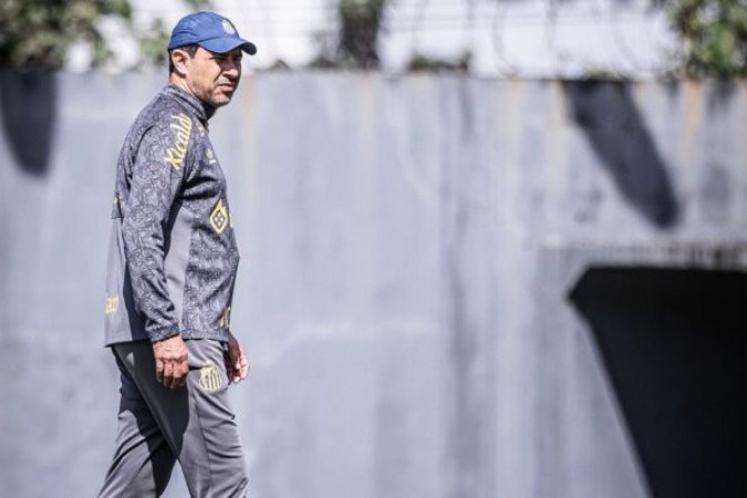 Carille segue preparando time de forma tática para duelo contra o Goiás  -  (crédito: Foto: Raul Baretta/ Santos FC.)