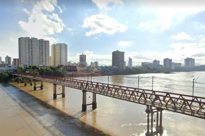 Caso ocorreu na ponte Barcelos Martins, no município de Campos dos Goytacazes, no Rio de Janeiro
 -  (crédito: Reprodução/Google Street View)