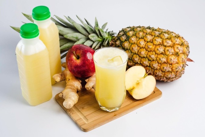 Suco de abacaxi, gengibre e maçã (Imagem: dumpstock | Shutterstock) -  (crédito: EdiCase)