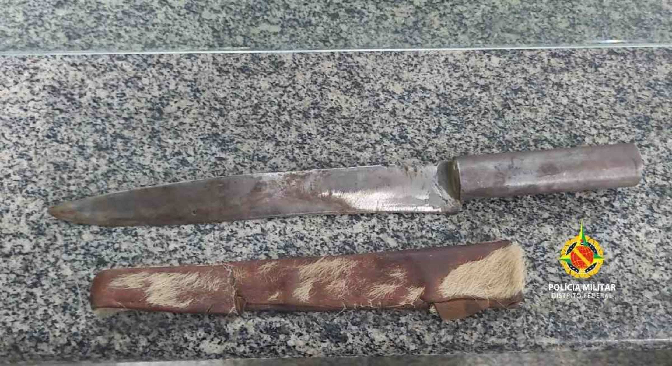Homem é preso em Samambaia após ameaçar esposa com facão 