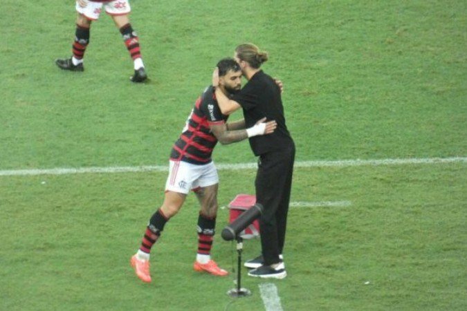 Filipe Luís e Gabigol -  (crédito: Foto: Lucas Bayer/Jogada10)