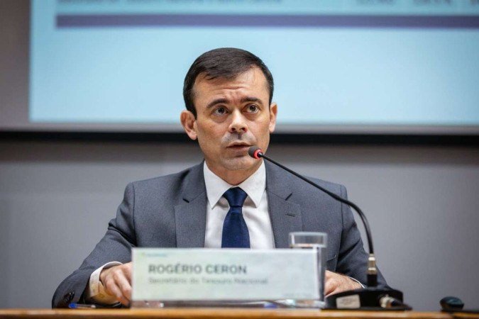 Secretário do Tesouro Nacional comemora a posição Ba1, que coloca o país a um o do ‘grau de investimento’ - (crédito: Washington Costa/MF) Secretário do Tesouro Nacional comemora a posição Ba1, que coloca o país a um o do ‘grau de investimento’ - (crédito: Washington Costa/MF)