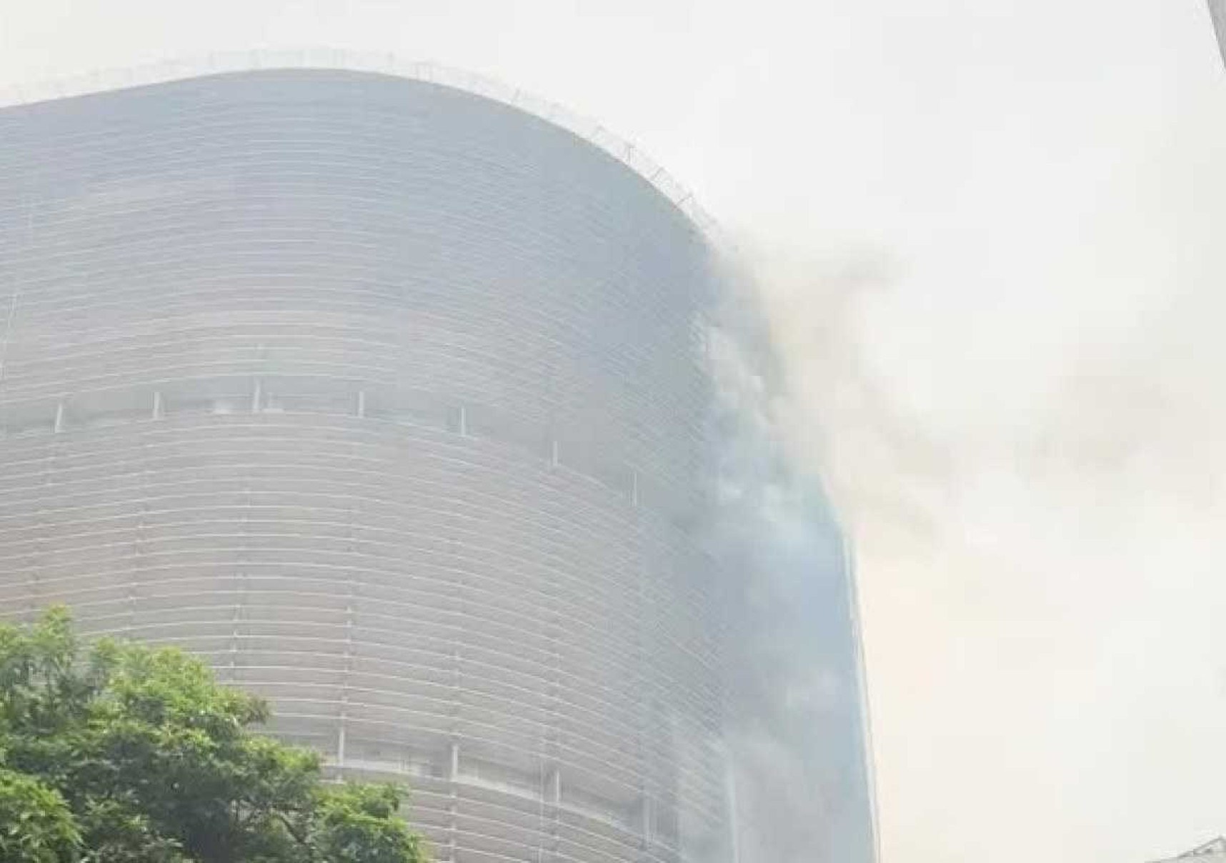 Fogo atinge Copan, um dos prédios mais famosos de São Paulo