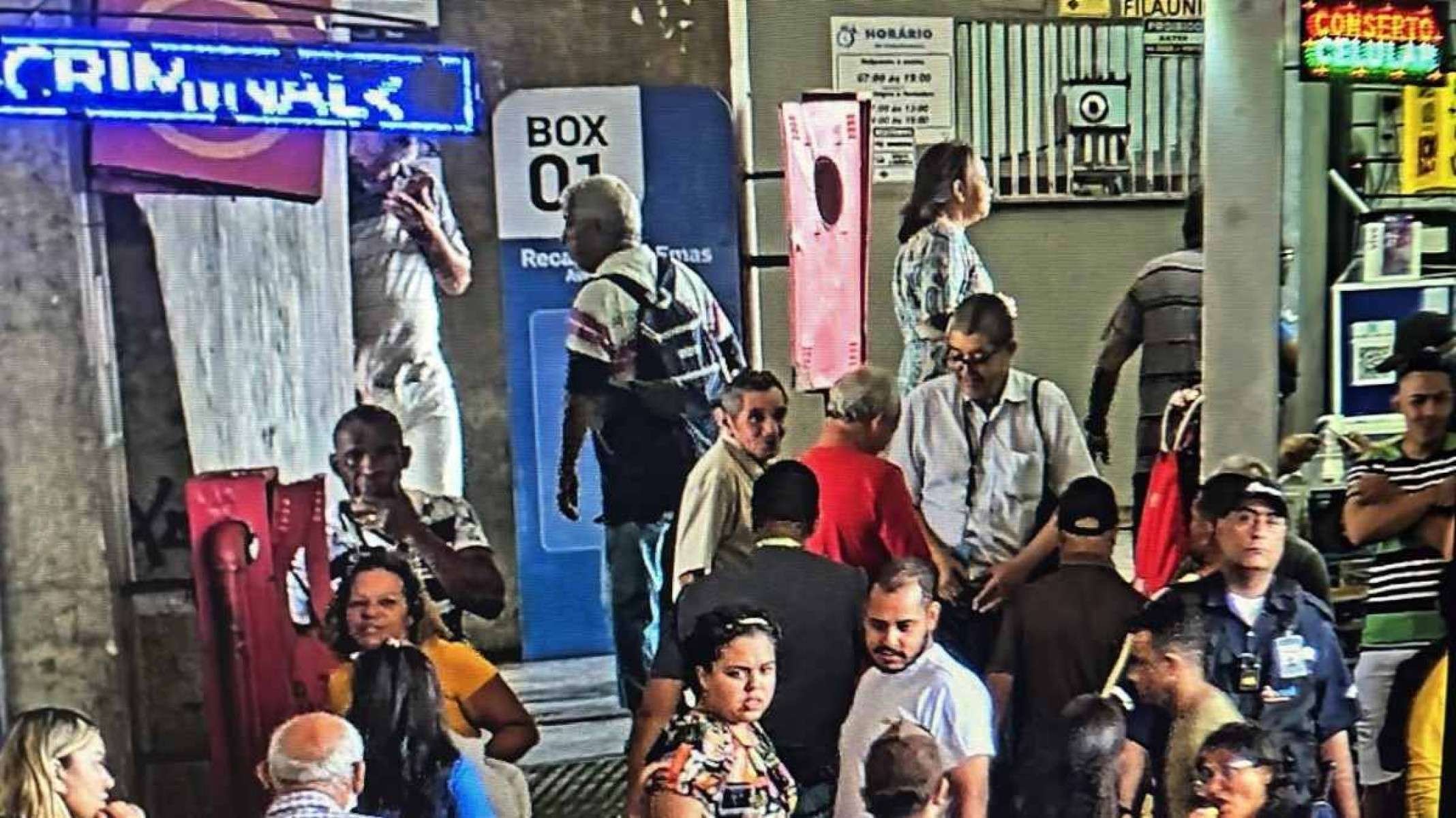 Câmeras de segurança flagraram o idoso transitando pela Rodoviária do Plano Piloto 