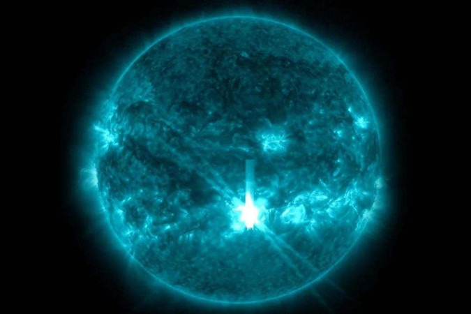 A giant solar storm is approaching Earth and threatens global communication