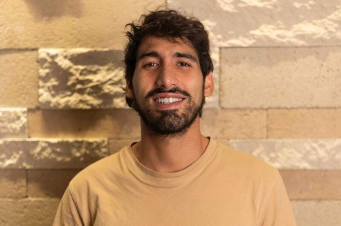 O brasileiro Rafael Zimerman (acima) se refugiou em um bunker metralhado (abaixo): das 40 pessoas no local, nove sobreviveram
