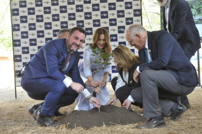 Rainha Mary da Dinamarca planta ipê - (crédito: Minervino Júnior/CB/D.A Press) Rainha Mary da Dinamarca planta ipê - (crédito: Minervino Júnior/CB/D.A Press)