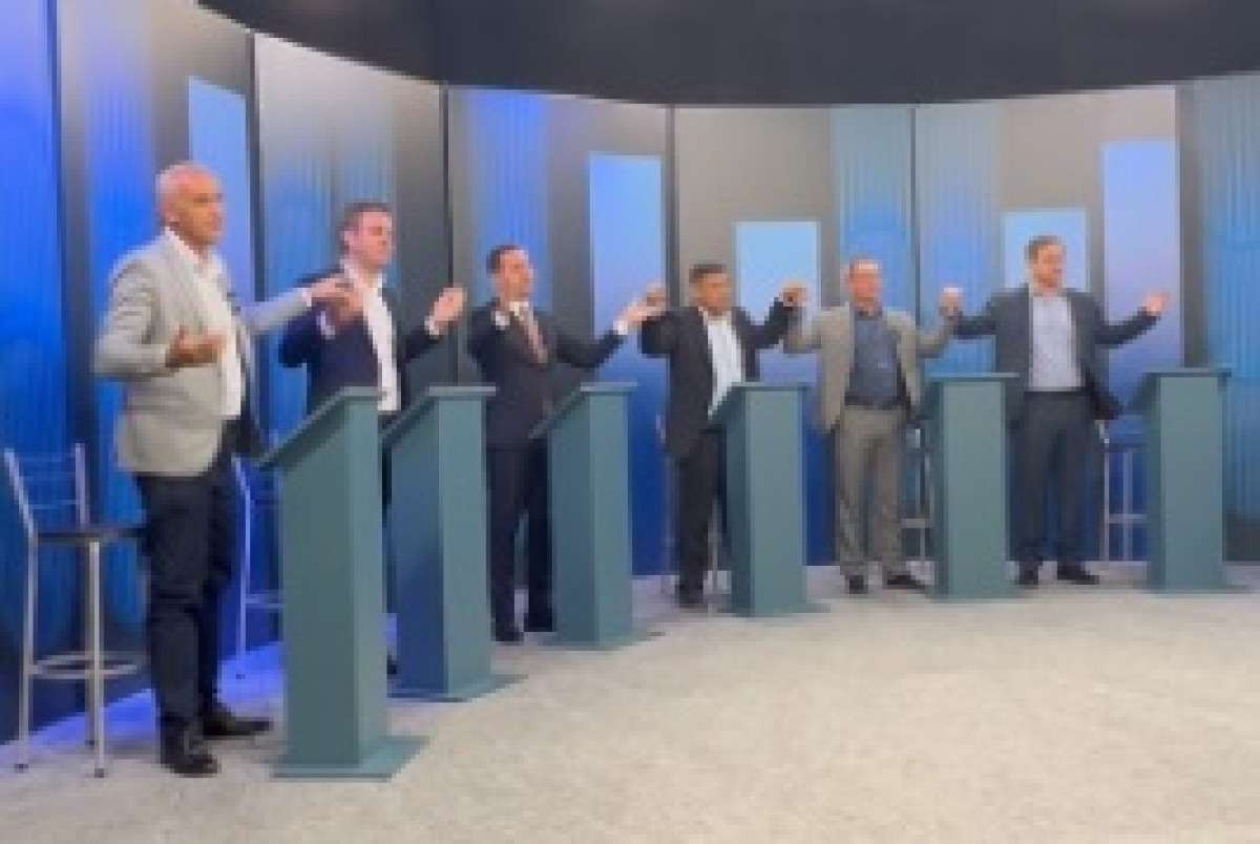 Candidatos rezam ‘Pai Nosso’ ao vivo durante debate eleitoral 